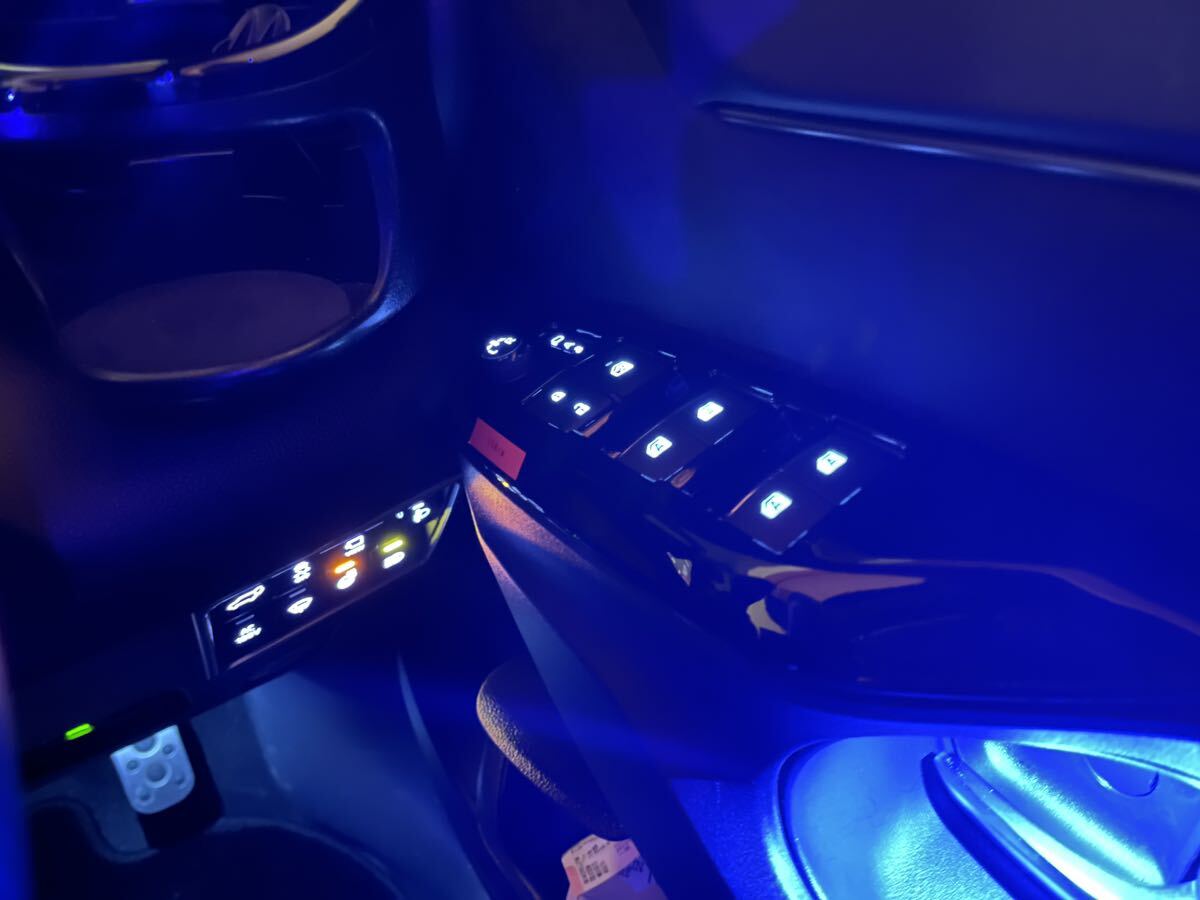 ヤリスクロス gr sport 光るパワーウインドスイッチ 運転席+助手席 ブルーLED の画像2