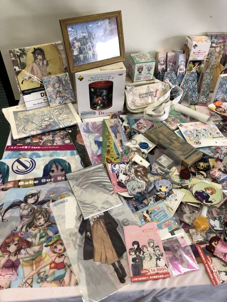 ★◆【ジャンク】アニメ 美少女 グッズ 大量セット アイドル ラブライブ ガールズバンド ミクなど 一番くじ ラバストなど 140サイズ_画像2