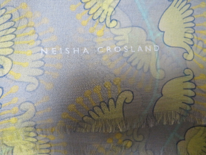 ◆即決送料込み！新品タグ付定価￥16,500 NEISHA CROSLAND ニーシャクロスランド * 日本製シルク100% フラワー柄大判ストール スカーフ◆