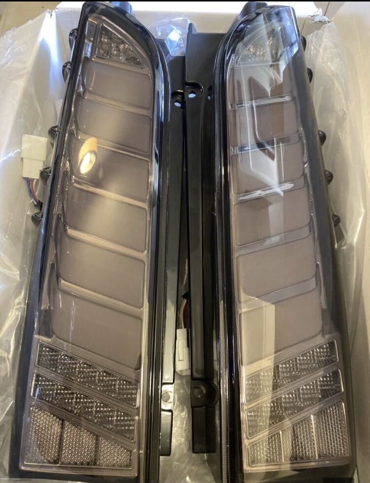 【未使用】トヨタ ハイエース 200系 フル LED テールランプ 左右セット レジアスエース シーケンシャル テールライトの画像6