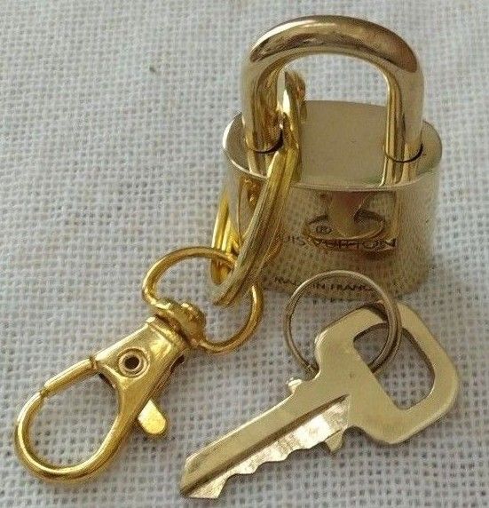 ルイヴィトン304 　パドロック 　カデナ 南京錠　 鍵付き　ゴールド色超美品キーホルダー