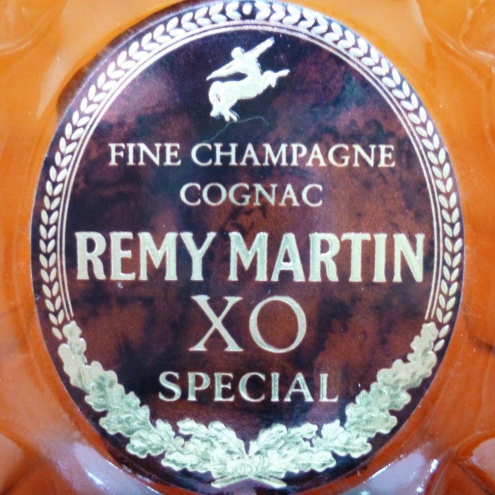 A24-221　REMY MARTIN XO SPECIAL　レミーマルタン XO スペシャル　クリアボトル　700ml　40％　ブランデー　コニャック　未開栓　箱つき_画像2