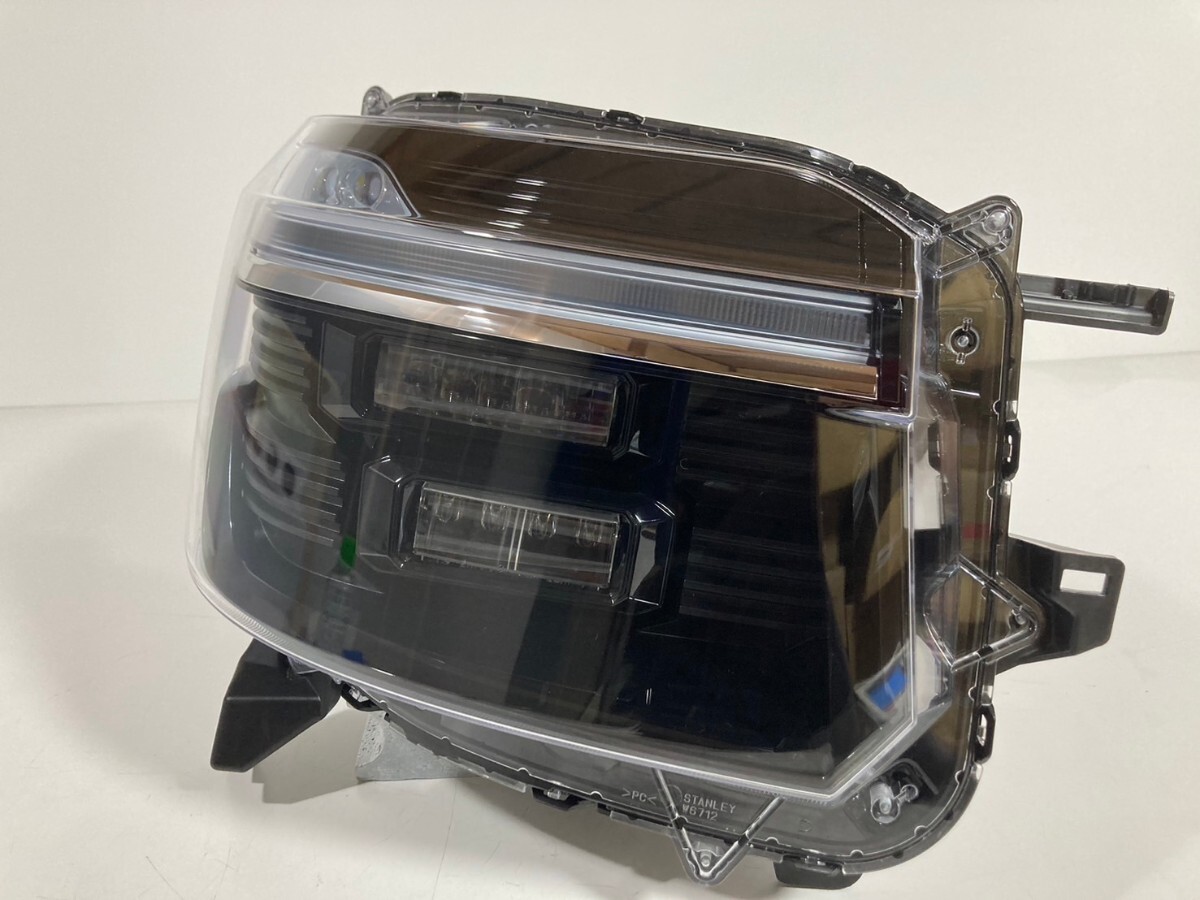ホンダ純正 JF5/JF6 N-BOX カスタム LED ヘッドライト 右側 ホンダ純正 JF5/JF6 N-BOX カスタム LED ヘッドライト 右側