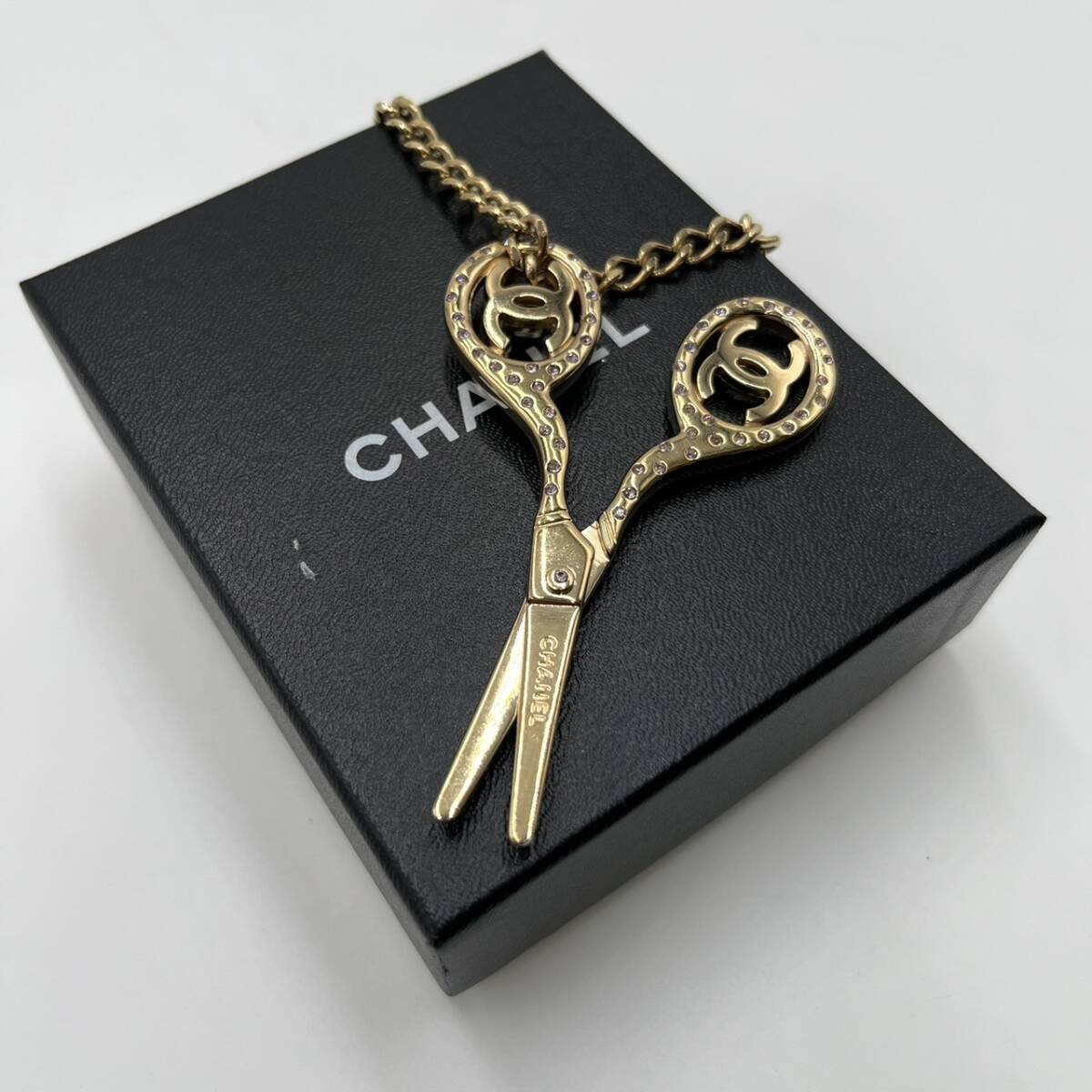 CHANEL シザー ネックレス ハサミ Yahoo!オークション - CHANEL シャネル ハサミ シザー モチーフ