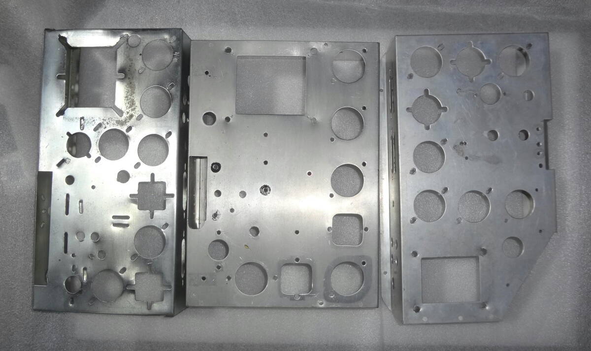 真空管ラジオのシャーシーです（アルミ製２個と鉄製１個です）代行業者や代購買業者は入札お断りですの画像1
