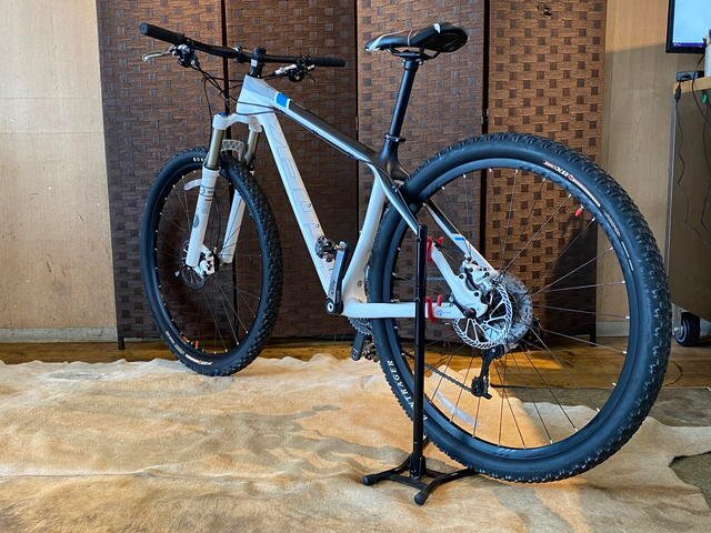 ■TREK SUPERFLY7 トレック スーパーフライ7 フィッシャーコレクション 30速 17.5 44.5cm ホワイト カーボン SRAM X9 MTB 自転車 札幌発★の画像5