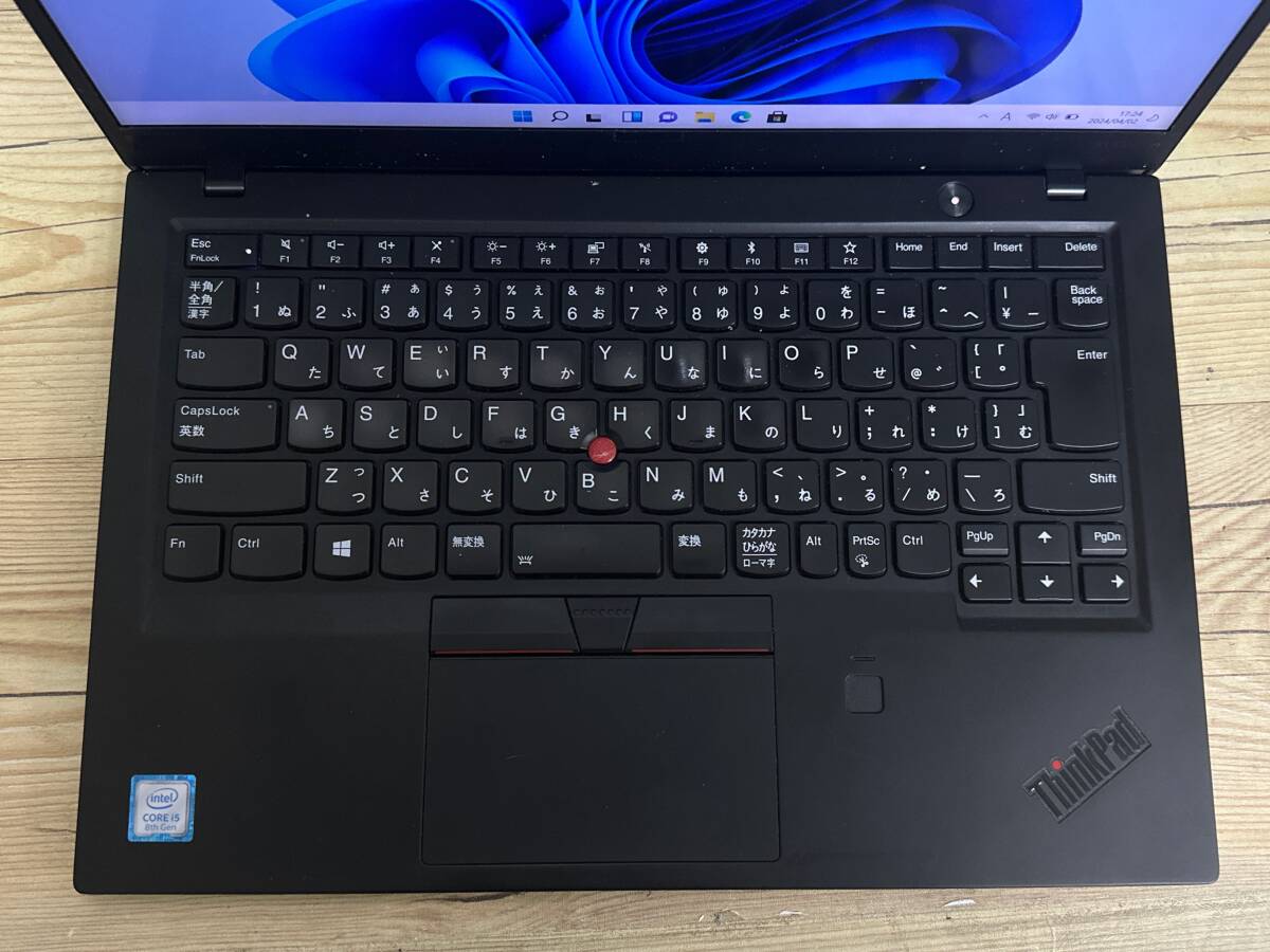 【良品】Lenovo ThinkPad X1 Carbon [8世代 Core i5(8250U) 1.6GHz/RAM:8GB/SSD:256GB/14インチ]Windowsd 11 動作品_画像2
