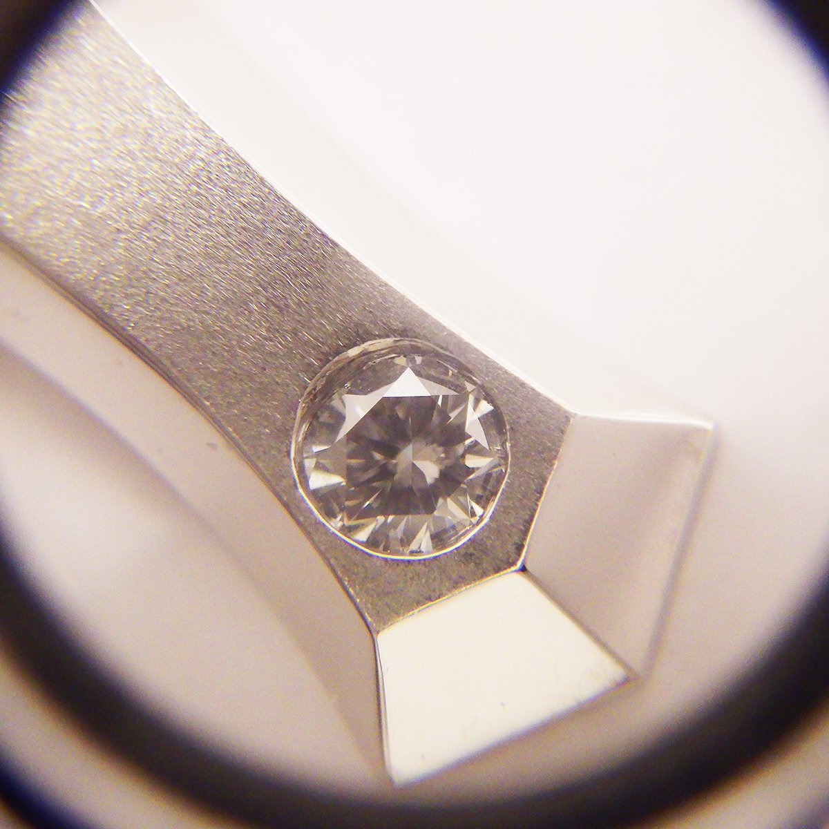 K18WG ダイヤモンドペンダントトップ 0.414ct 6.9g 幅：約10.0ｍｍ バチカン内側：約4.1mm 約6.9mm 鑑定書付き ●の画像5