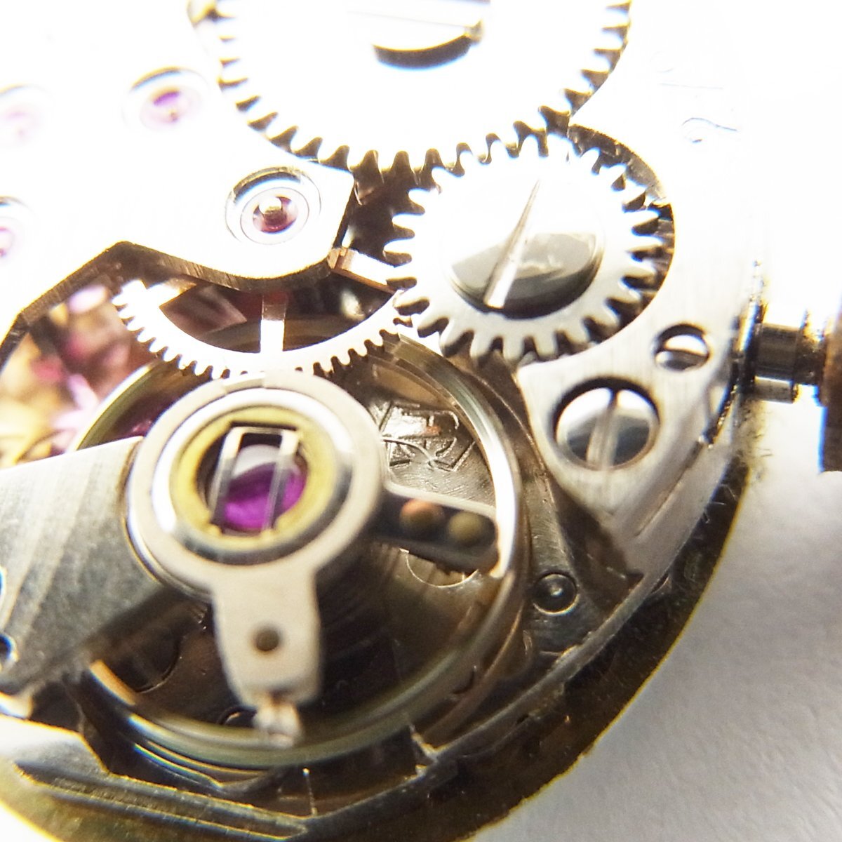 クリスチャン・ベルナール パリ バングルウォッチ 手巻き ゴールドカラー ホワイト文字盤 レディース腕時計 稼働品 ジャンク ∞の画像8