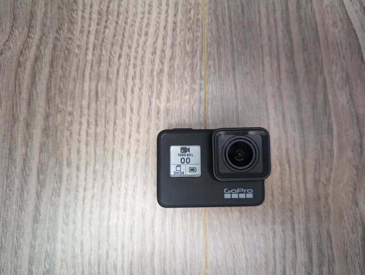 ★GoPro Hero7 Black ゴープロヒーロー7 ブラック アクセサリーセット 中古品 アクションカメラ ウェアラブルカメラ の画像4