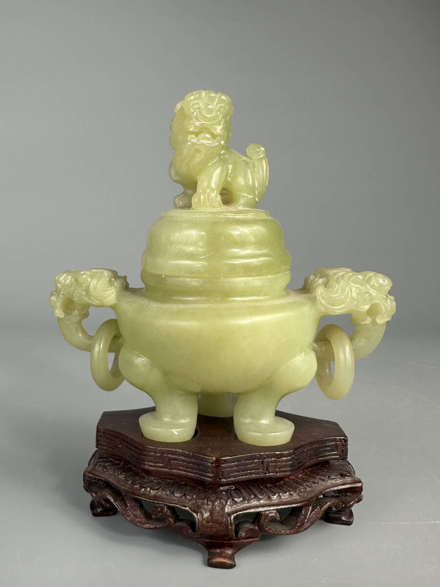 中国美術 玉石香炉 獅子三足玉香炉 唐木台付 唐物 時代物 香道具 の画像1