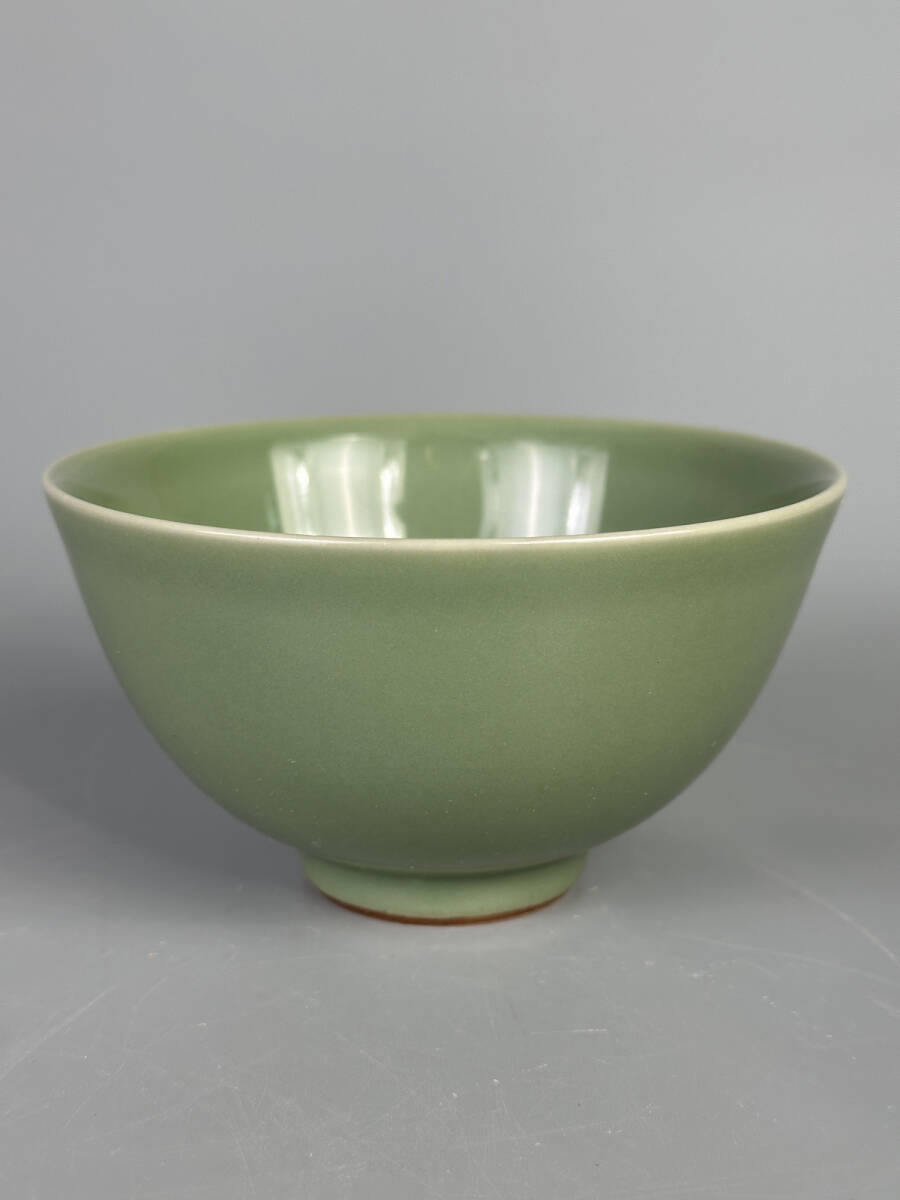 日本美術 三代 諏訪蘇山  青磁 青瓷茶碗 抹茶碗 茶道具 共箱 高さ 約7cm 幅 約12.5cmの画像4