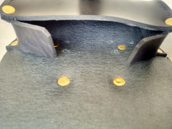 3mm厚姫路産ブラックヌメ革コンパクトバッグGの画像9