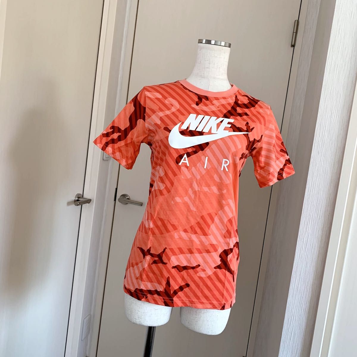 着用浅【超美品】しっかり素材★レアで可愛い迷彩柄《NIKE／ナイキ》Tシャツ　レディースS〜M程度 ジュニア