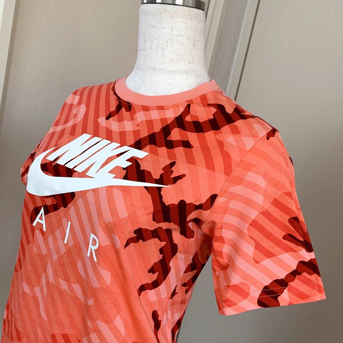 着用浅【超美品】しっかり素材★レアで可愛い迷彩柄《NIKE／ナイキ》Tシャツ　レディースS〜M程度 ジュニア