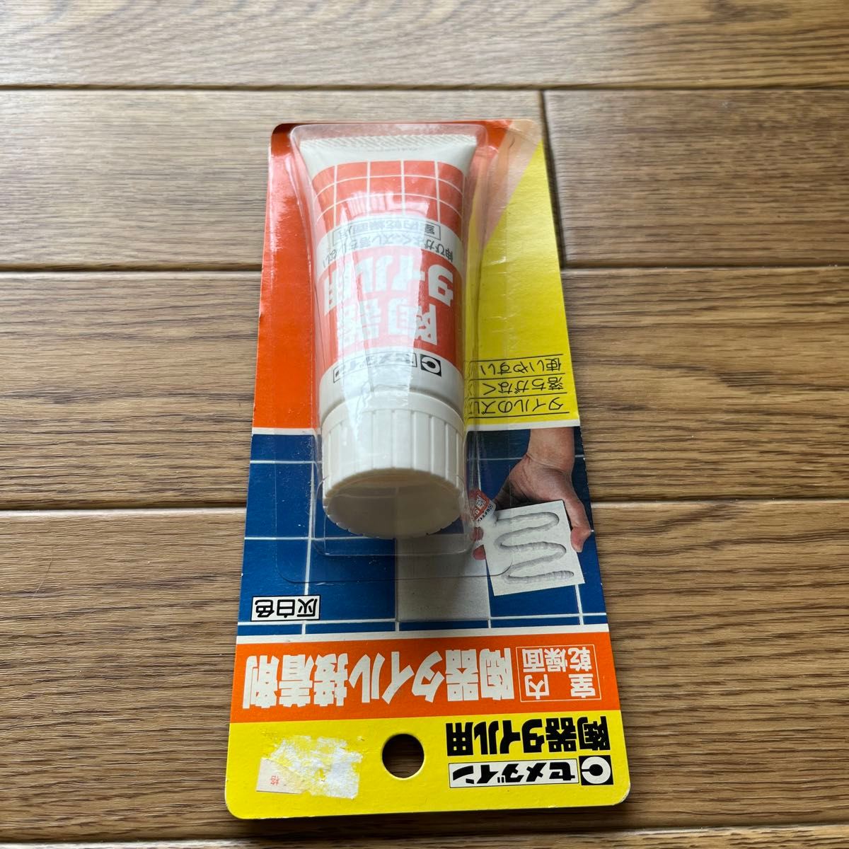 セメダイン 室内乾燥面 陶器タイル接着剤　NET.100g