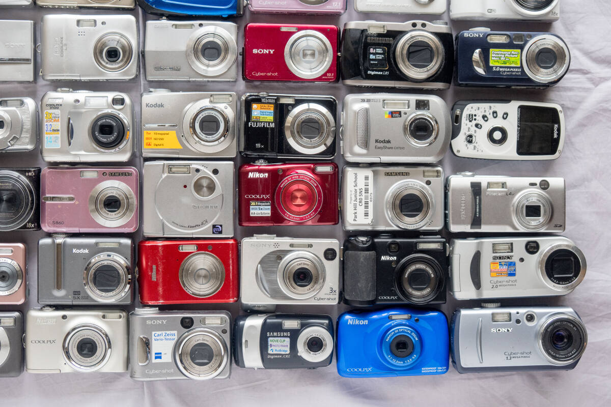 39 デジカメ ジャンク 80台 まとめ 纏め おまとめ 処分 未確認 大量 セット デジタルカメラ コンデジ 100台弱 SAMSUN SONY Nikon FUJIFILMの画像5