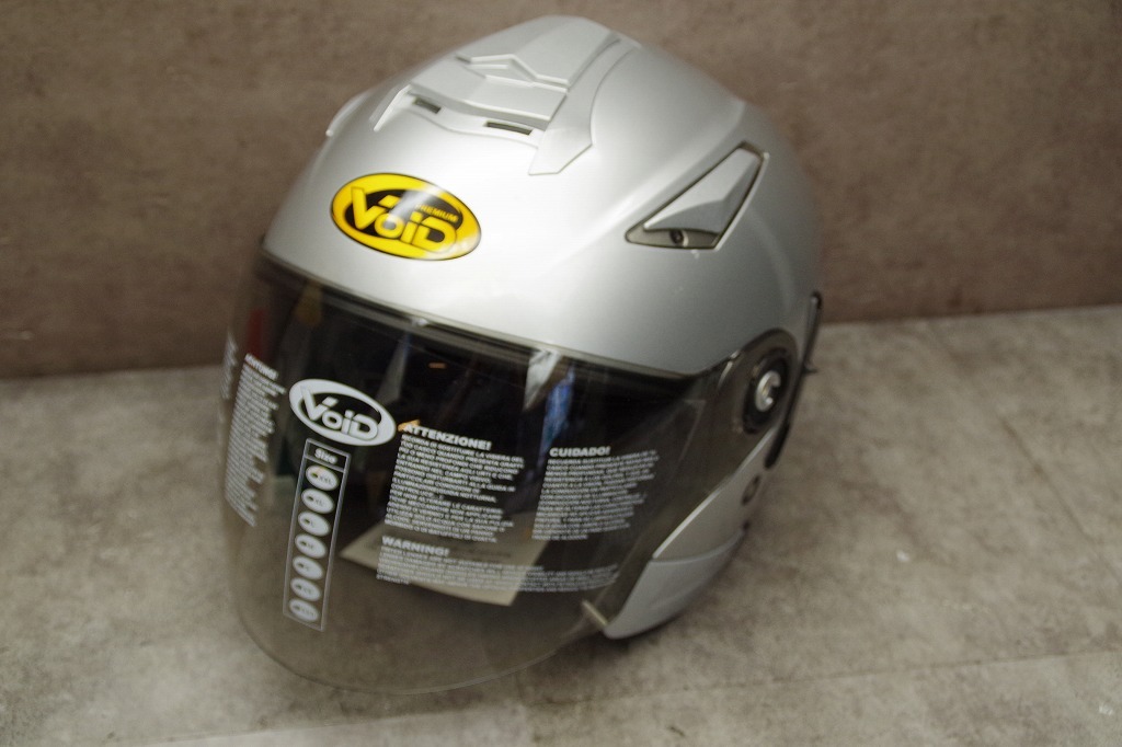 未使用 VOID ヘルメット T-396 XXLサイズ(63-64ｃｍ) LIGHT SILVER ２ 全排気量対応 シールド固定用キャップ両方欠の画像1