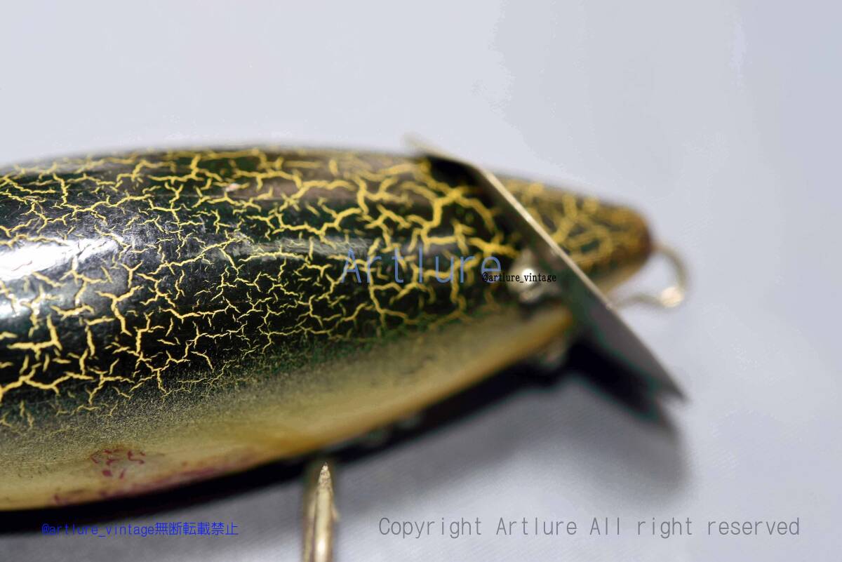VINTAGE WOODEN LURE HEDDON baby crab wiggler ( 8260-62)USA VINTAGE WOODEN LURE HEDDON baby crab wiggler ( 8260-62)USA
