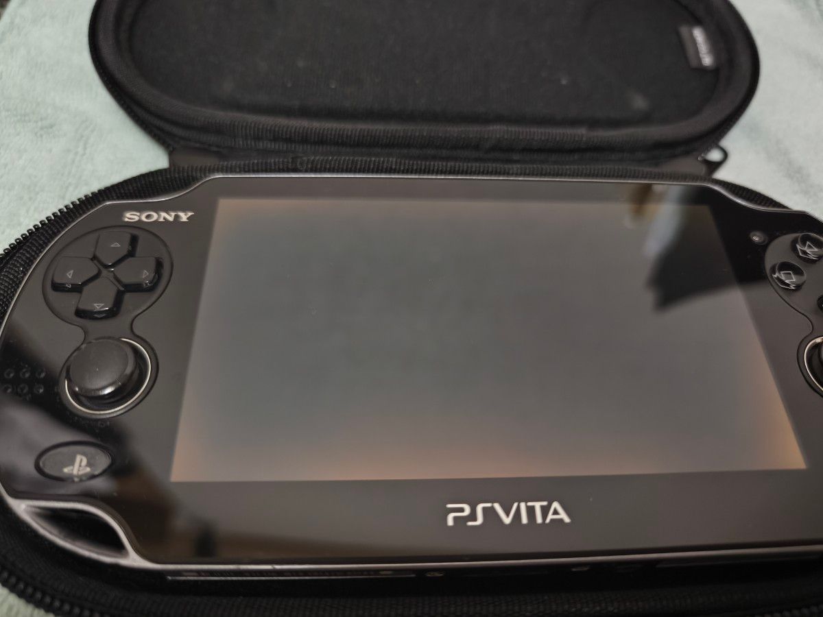 【ジャンク品】ケース付き PlayStation Vita 1100  クリスタルブラック 