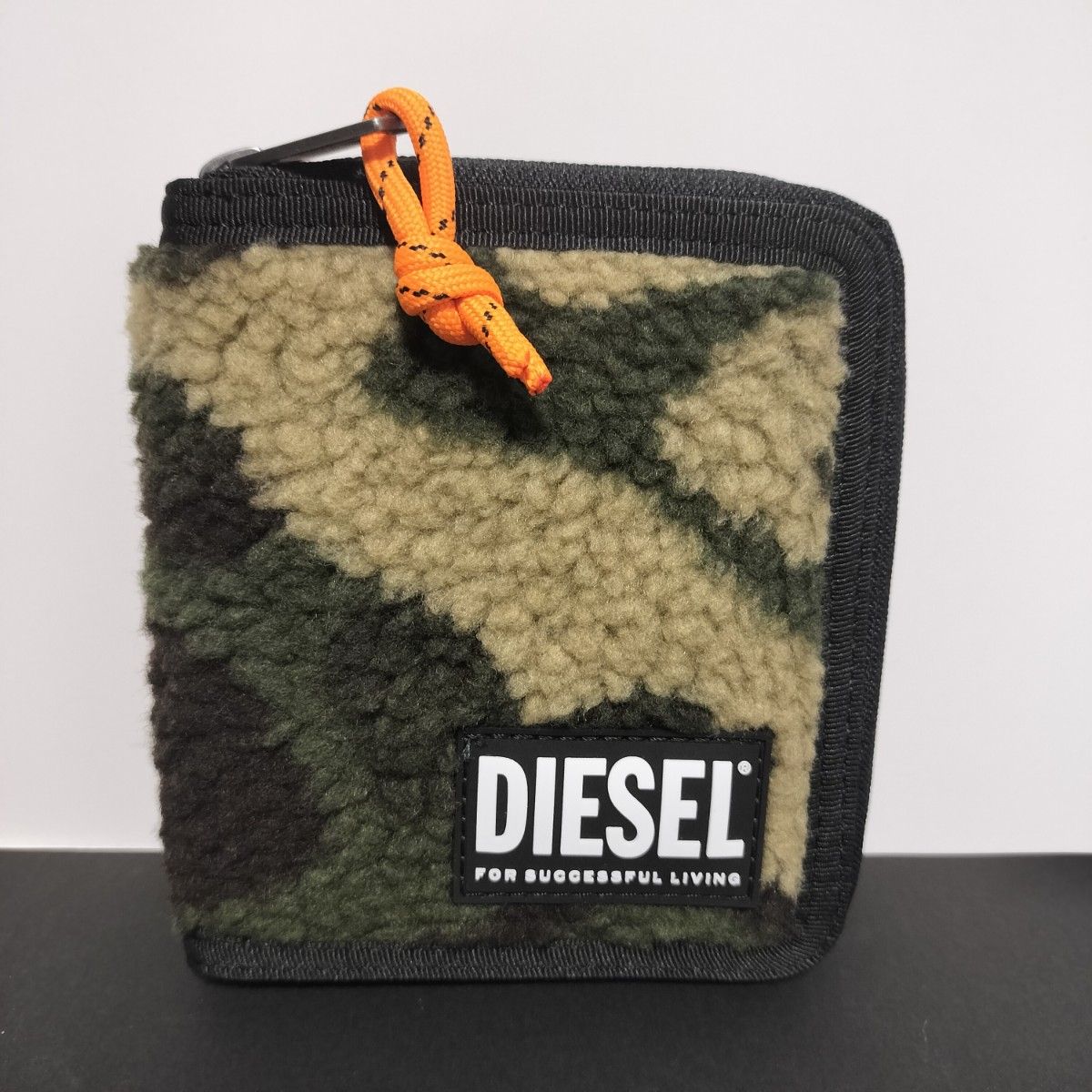 未使用品　DIESEL ディーゼル 二つ折財布 カーキ グリーン カモフラージュ