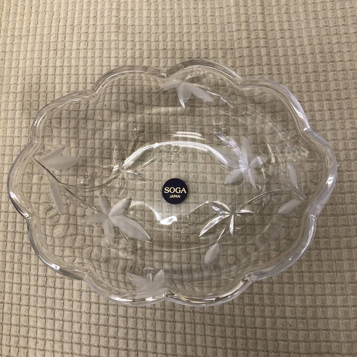 [食器] 日本製「SOGA JAPAN：曽我ガラス 楕円形のボウル」 高さ：約6cm 縦×横：約14.5cm×18.8cm 未使用 保管品_画像2