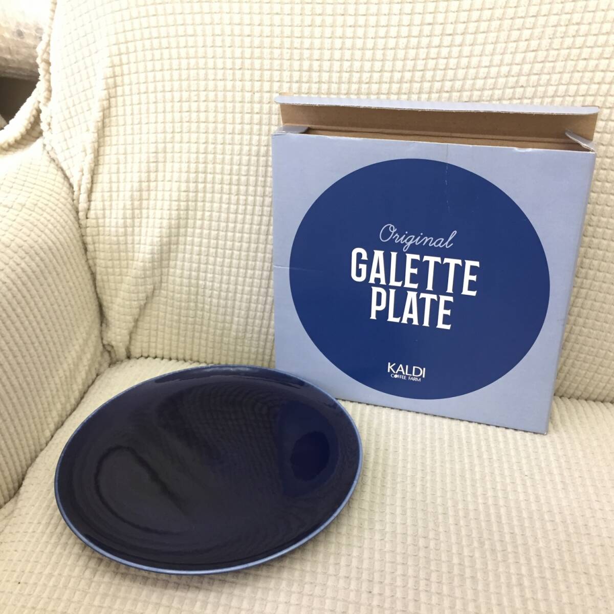 [食器] 記念品「カルディ：ガレットプレート」皿 KALDI/galette plate 磁器 紺色/ネイビー系 円直径：約19.5cmの画像1