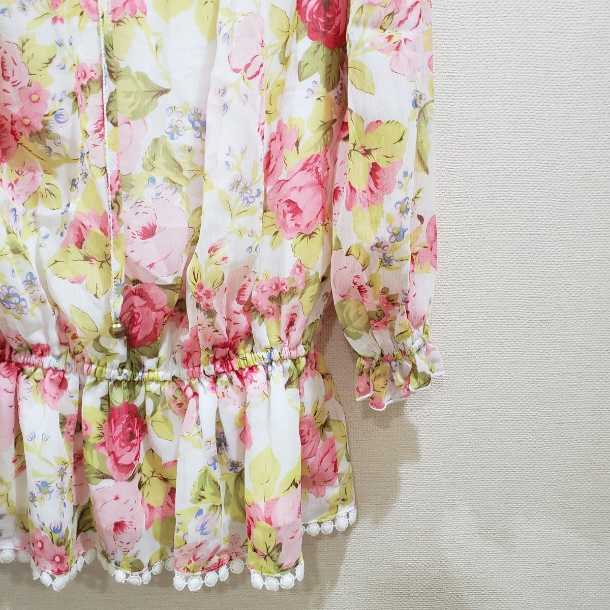 新品 LIZ LISA リズリサ 花柄 ブラウス 袖シースルー チュニック 新品 LIZ LISA リズリサ 花柄 ブラウス 袖シースルー チュニック