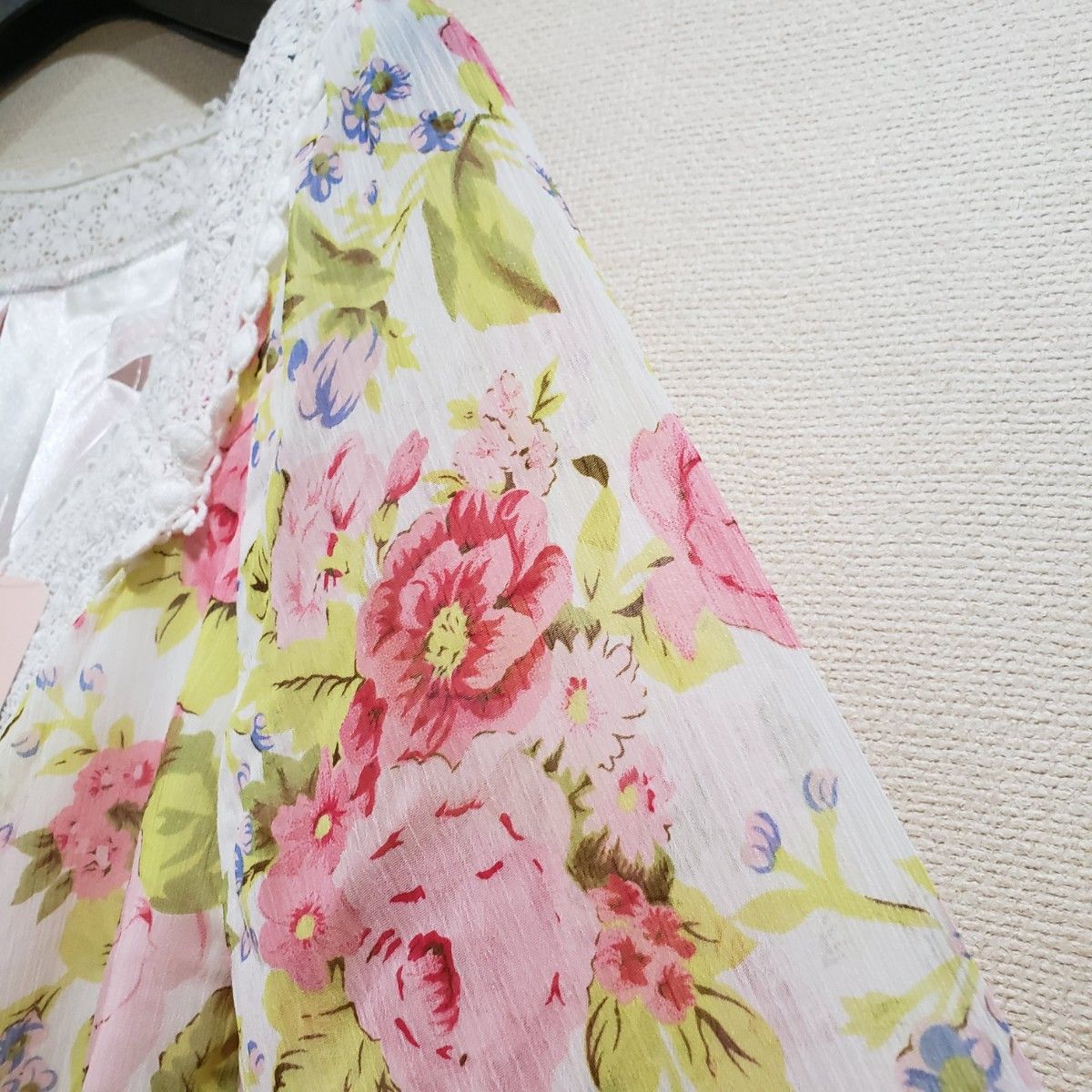 新品 LIZ LISA リズリサ 花柄 ブラウス 袖シースルー チュニック 新品 LIZ LISA リズリサ 花柄 ブラウス 袖シースルー チュニック