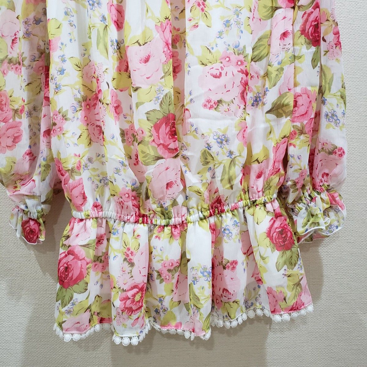 新品 LIZ LISA リズリサ 花柄 ブラウス 袖シースルー チュニック 新品 LIZ LISA リズリサ 花柄 ブラウス 袖シースルー チュニック