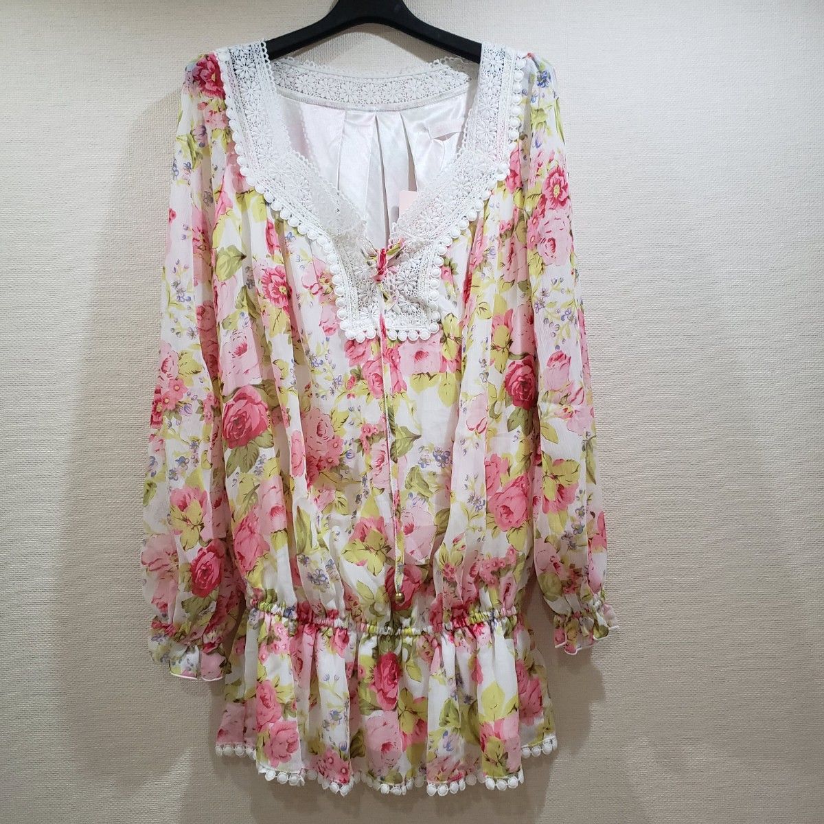 新品 LIZ LISA リズリサ 花柄 ブラウス 袖シースルー チュニック 新品 LIZ LISA リズリサ 花柄 ブラウス 袖シースルー チュニック