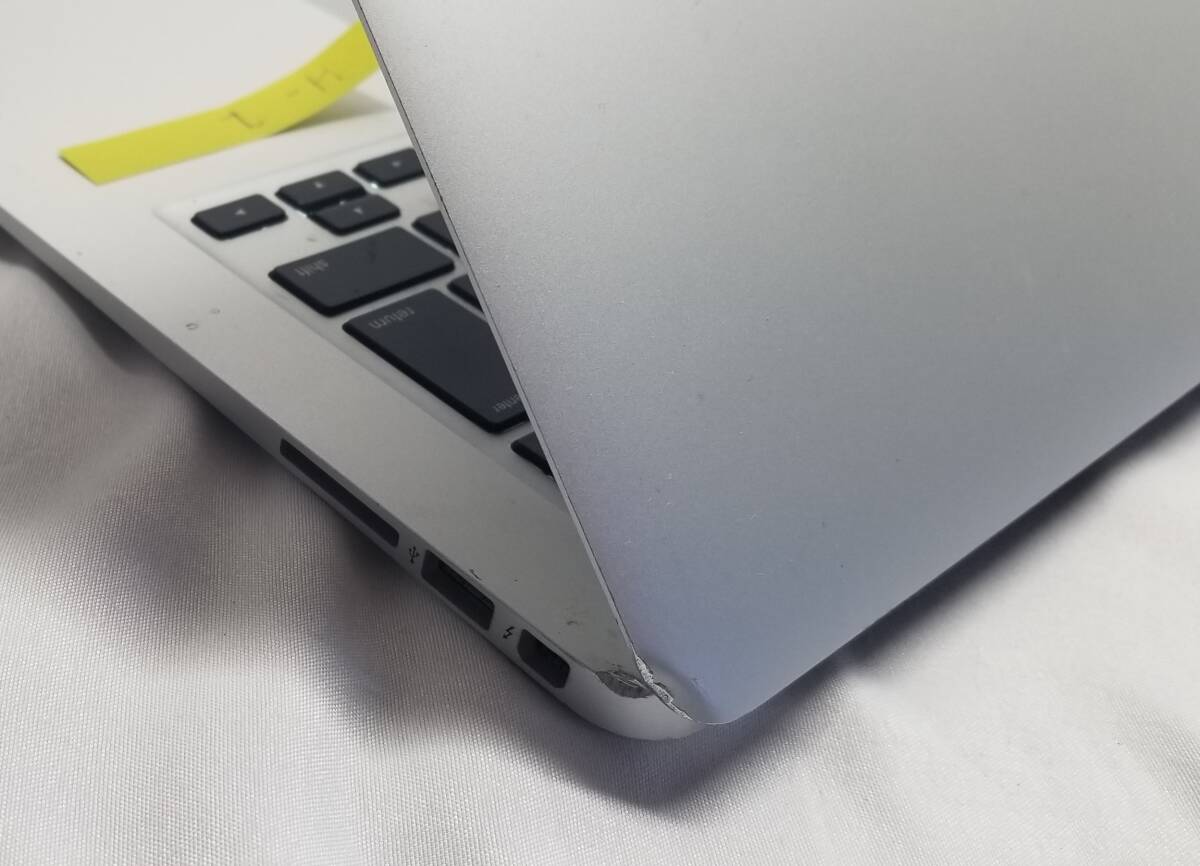 H-2 MacBook Air 13-inch 2015 　M.2 256GB搭載 os Monterey 　Mac office　現状渡し　格安出品　外装ノンクレーム品_画像7