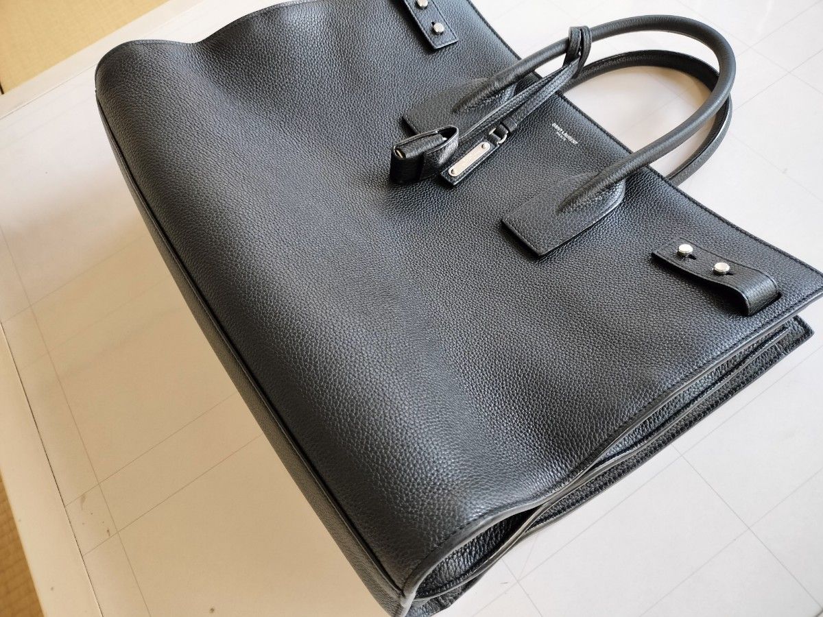 美品 Saint Laurent サンローラン ラージ サックドジュール 中古 美品 Saint Laurent サンローラン ラージ サックドジュール 中古