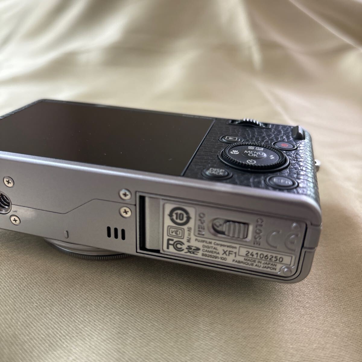 8750円 FUJIFILM 富士フイルム XF1 ブラック 電源確認のみ 8750円 FUJIFILM 富士フイルム XF1 ブラック 電源確認のみ