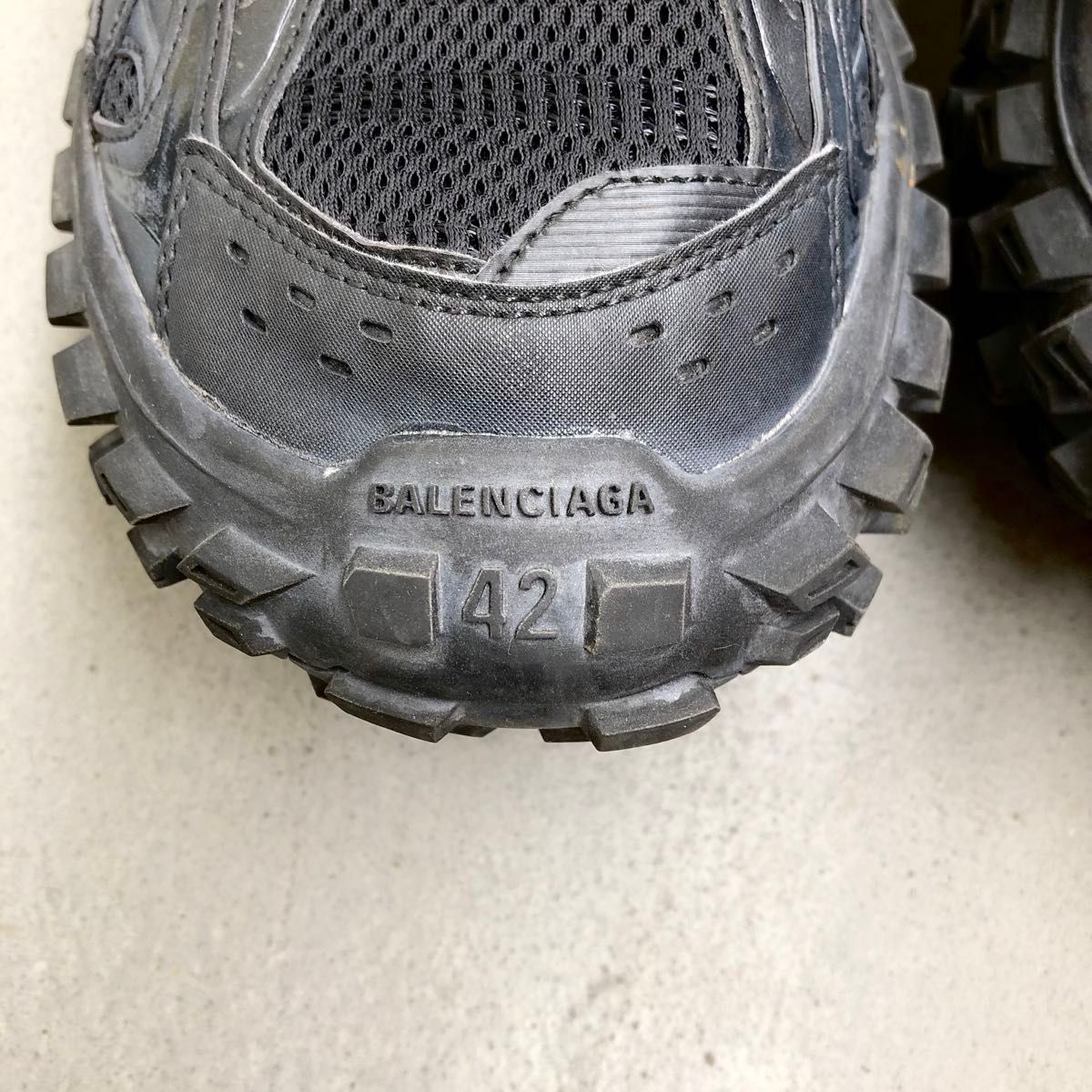 22SS BALENCIAGA バレンシアガ ディフェンダー ブラック 42 22SS BALENCIAGA バレンシアガ ディフェンダー ブラック 42