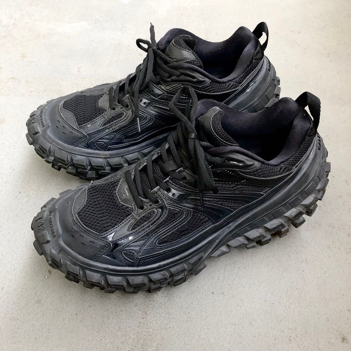 22SS BALENCIAGA バレンシアガ ディフェンダー ブラック 42 22SS BALENCIAGA バレンシアガ ディフェンダー ブラック 42