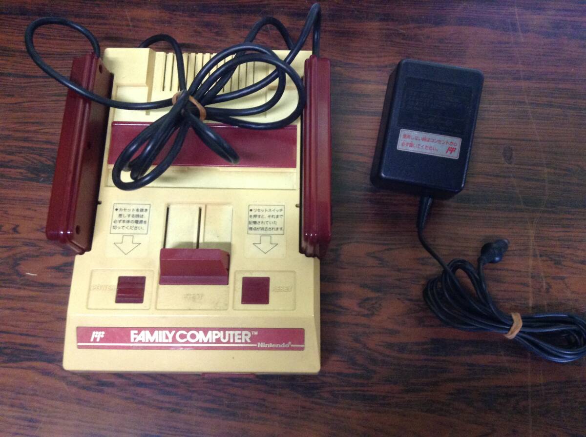 Nintendo Famicom console w/box tested 任天堂 ファミコン 本体1台 箱付 動作確認済 C555の画像2