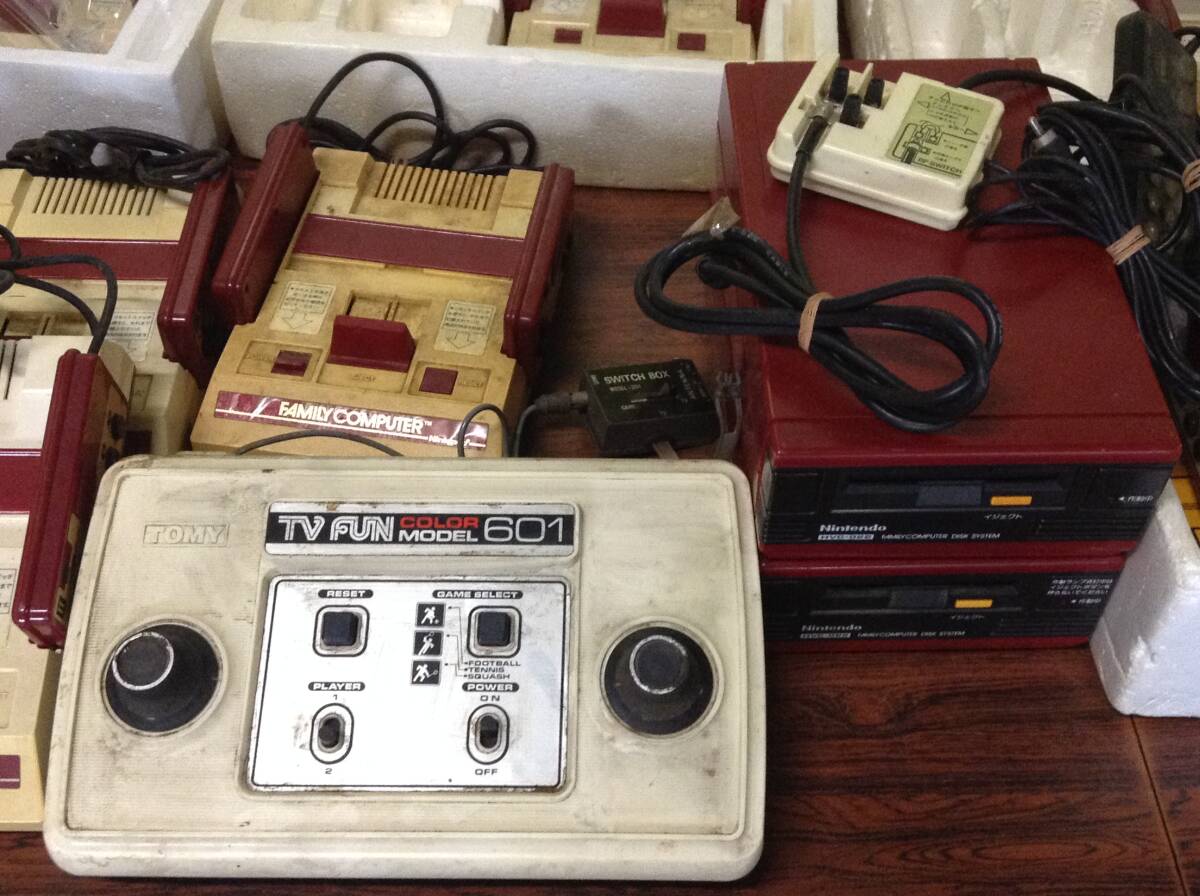 Nintendo Famicom 9consoles 5controllers w/box tested 任天堂 ファミコン 本体9台 コントローラ5台 箱付 動作確認済 C671Tの画像5