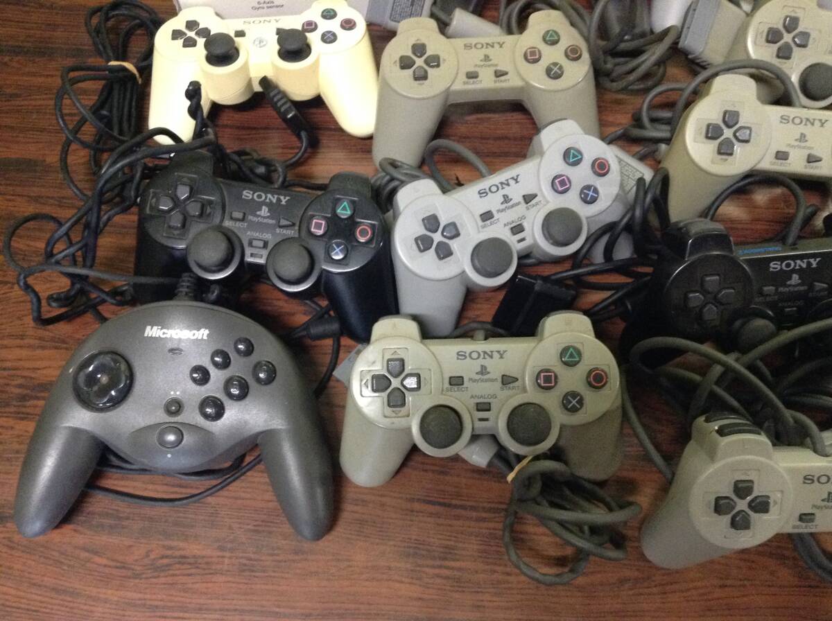 SONY Playstation PS3 PS2 PS1 20controllers working ソニー プレステ PS3 PS2 PS1 コントローラ 20台 動作品有 D685Tの画像4