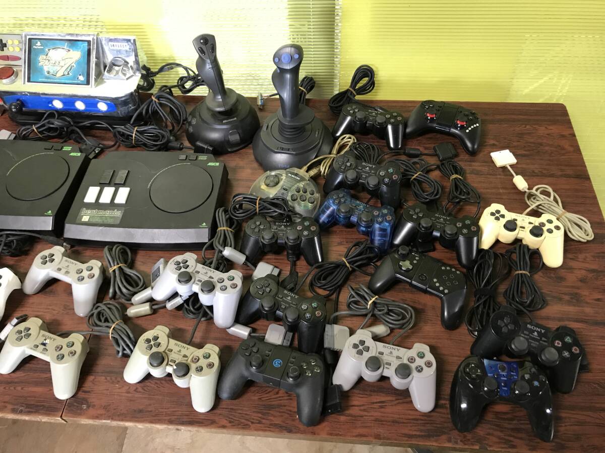 SONY Playstation PS3 PS2 PS1 38controllers working ソニー プレステ PS3 PS2 PS1 コントローラ 38台 動作品有 C47の画像4