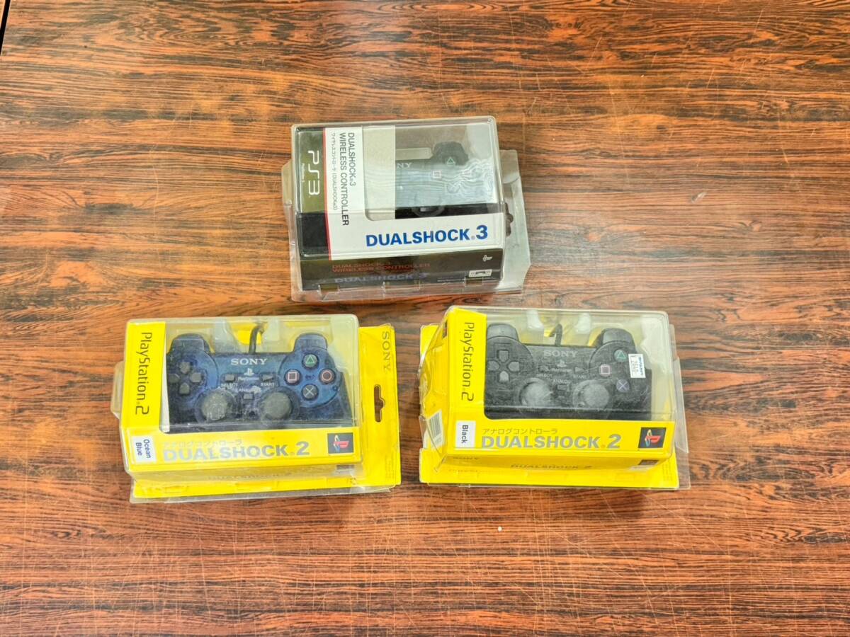 SONY Playstation PS2 PS3 3controllers working ソニー プレステ PS2 PS3 コントローラ 3台 動作確認済 D624Sの画像1