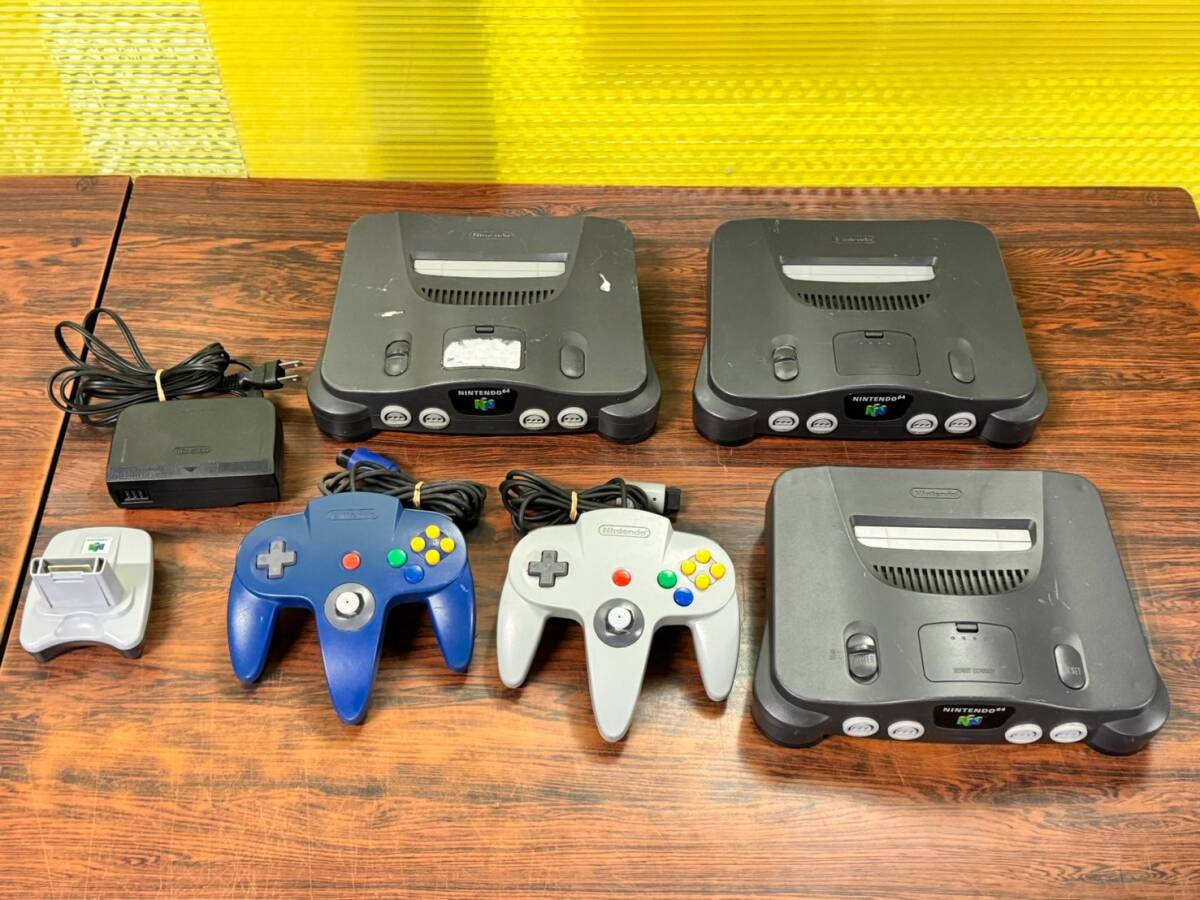 Nintendo N64 3consoles 2controllers tested 任天堂 N64 本体3台 コントローラー2台 動作確認済 D636Sの画像1