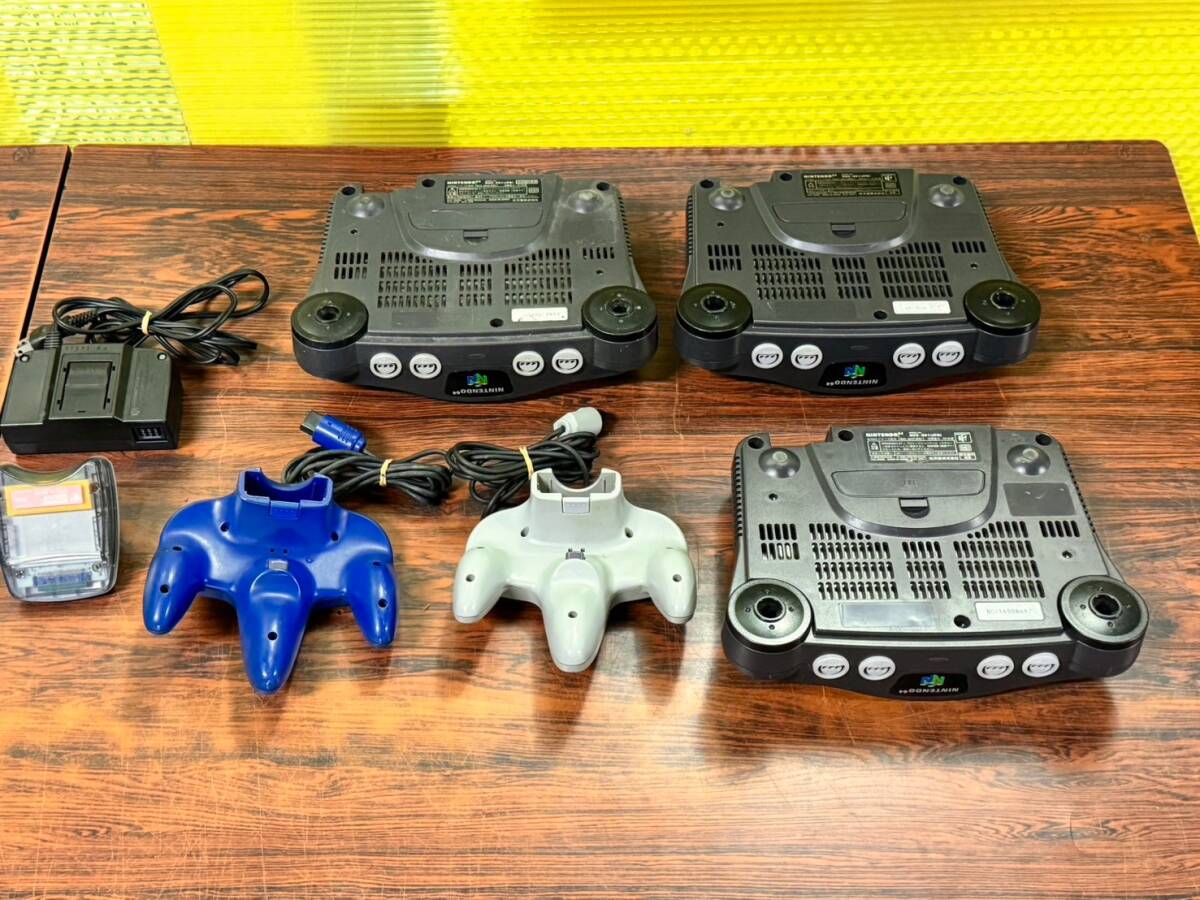 Nintendo N64 3consoles 2controllers tested 任天堂 N64 本体3台 コントローラー2台 動作確認済 D636Sの画像3