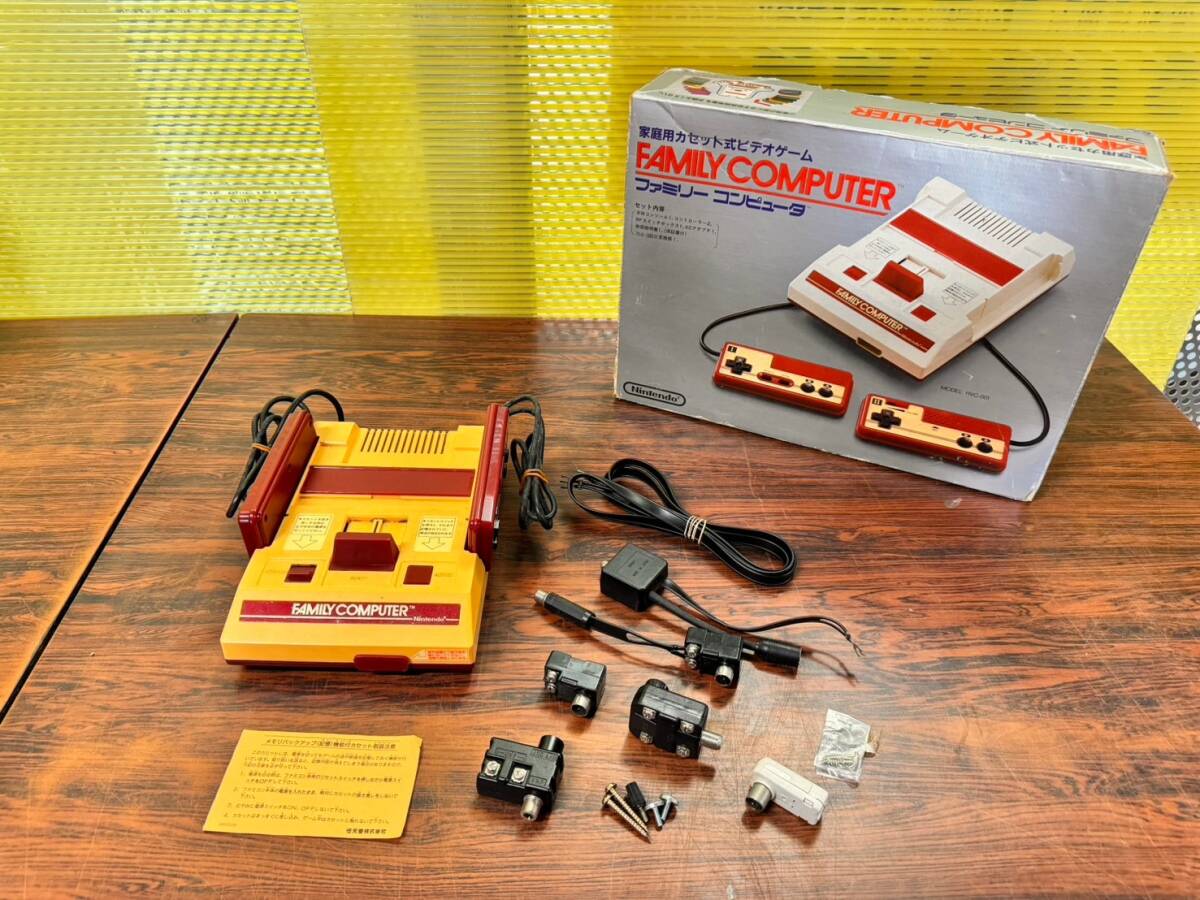 Nintendo Famicom console w/box tested 任天堂 ファミコン 本体1台 箱付 動作確認済 D653Sの画像1