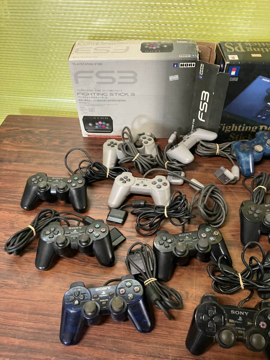 SONY Playstation PS3 PS2 PS1 28controllers working ソニー プレステ PS3 PS2 PS1 コントローラ 28台 動作品有 D565の画像2