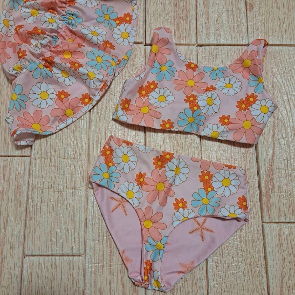 【新品】 女の子　リバーシブル水着　サイズ90  レトロな花柄ヒトデ柄  