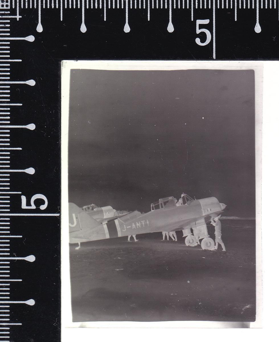 飛行機写真ネガ 1枚　 航空機乗員養成所の99式高等練習機 J-ANTI 戦前民間航空_画像1