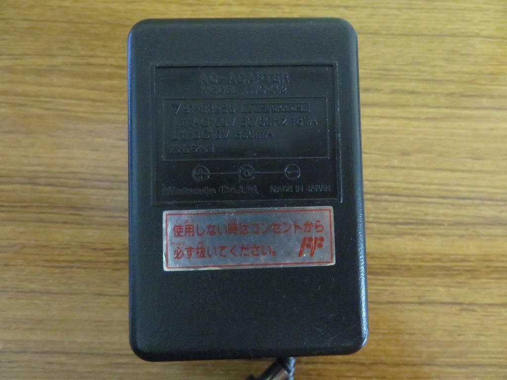 KMH1356★SFC/FC スーパーファミコン/ファミコン ACアダプター 純正品 HVC-002 少しガタ付き有 動作確認済み_画像2