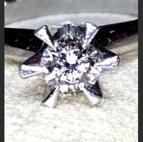 ◆pt900 天然ダイヤモンドブリリアンカット 立て爪 VVS2 美品