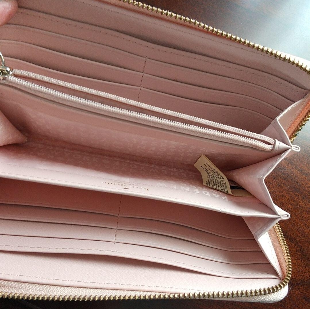 kate spade長財布　おしゃれに　かっこ良く　ラウンドファスナー　ケイト・スペードニューヨーク　淡いピンクの長財布です。_画像4